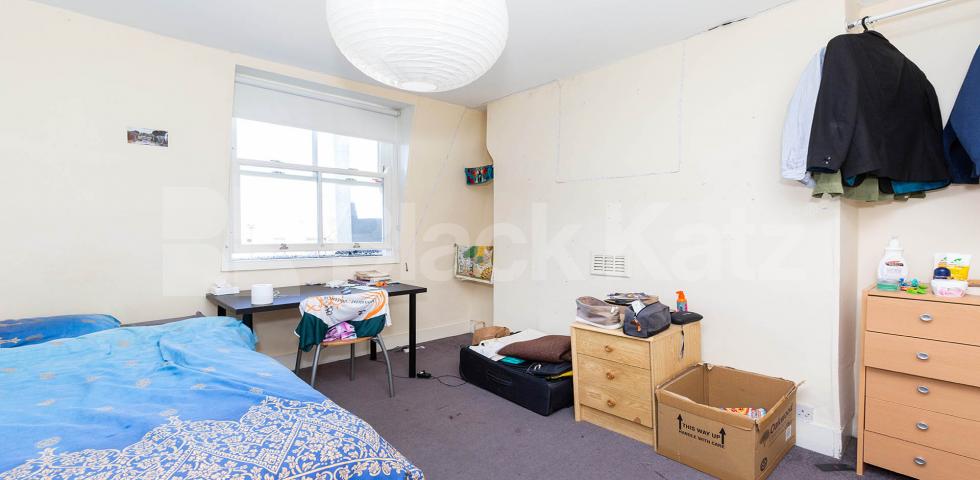 			GOOD FOR 4 SHARERS!, 3 Bedroom, 1 bath, 1 reception Flat			 York Way, CALEDONIAN ROAD